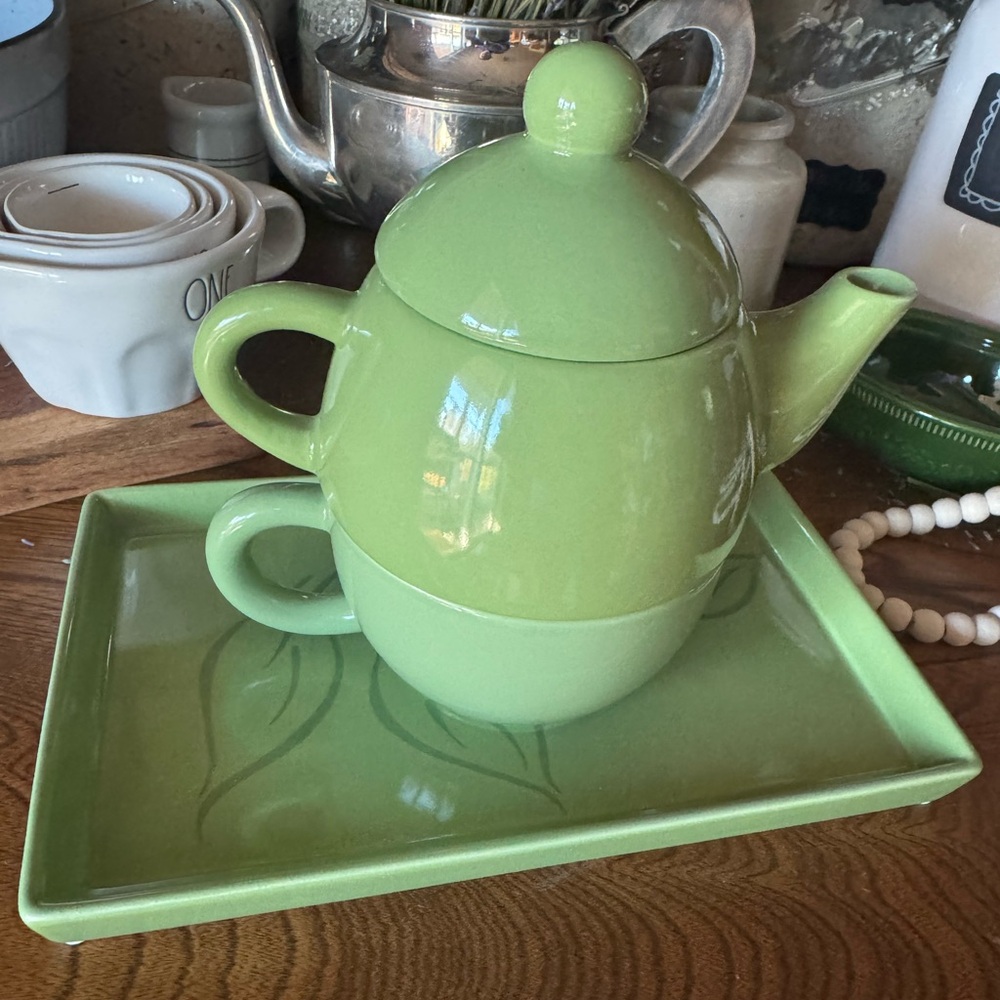 Mary Kay Vintage Embrace Life Tea for One Green Tea Set with Tray (4 pcs)